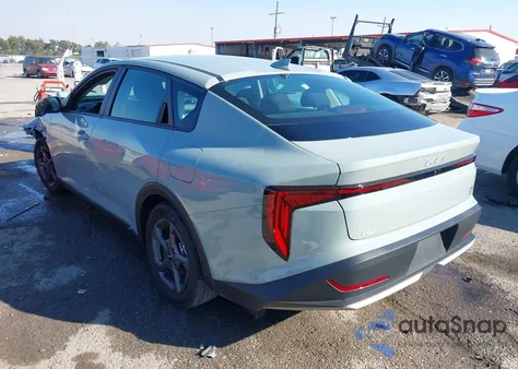 2025 Kia K4 Lxs z USA, uszkodzony, nr VIN 3KPFT4DE5SE174526